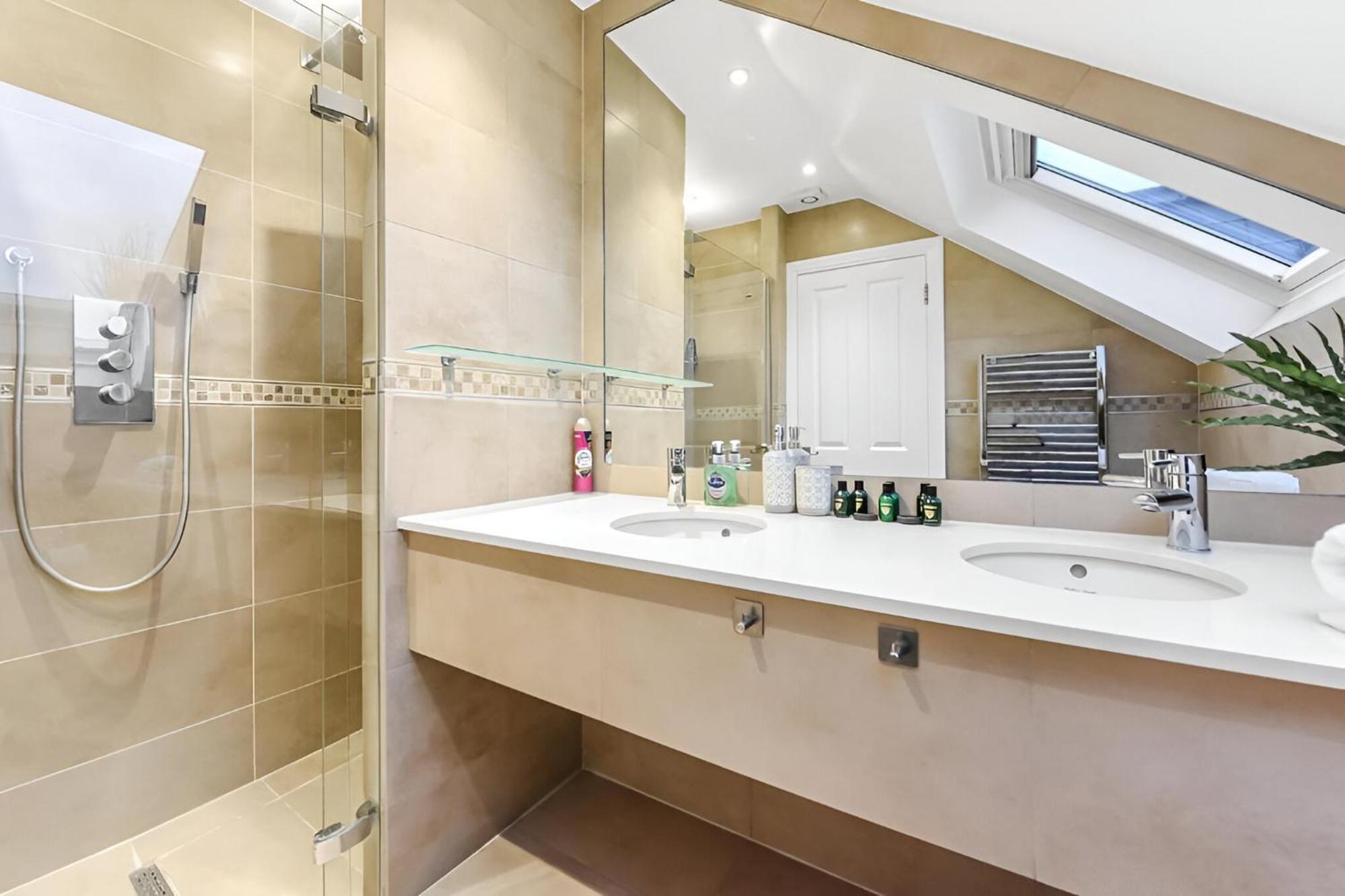 Appartamento Warm & Cozy 2-bed Flat-perfect For Groups! Londra